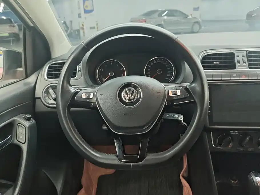 Volkswagen Polo 2016 — фото 15
