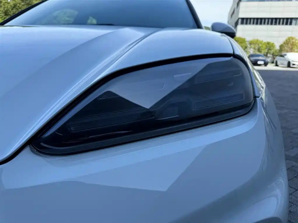 Porsche Macan New Energy 2025 — фото 18
