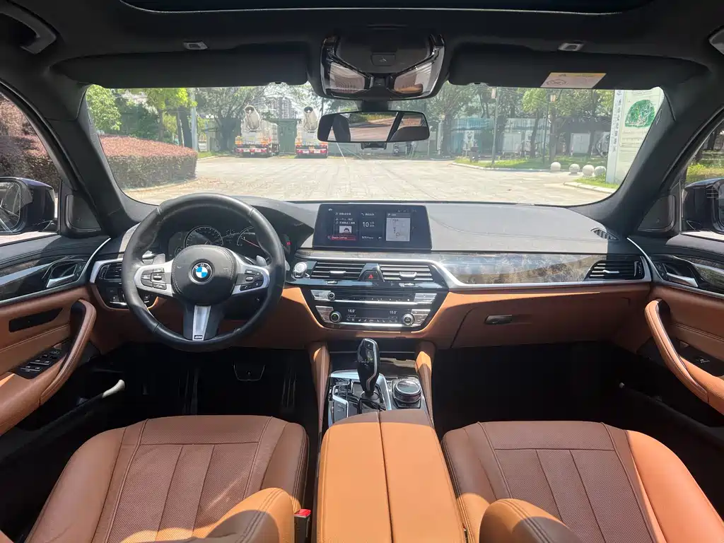 BMW 5 Series 2018 — фото 21