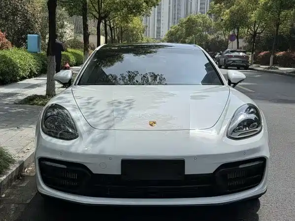 Porsche Panamera 2021