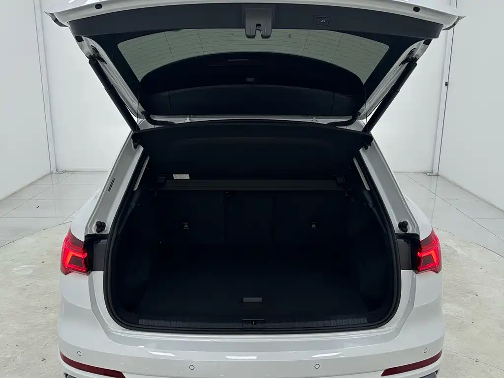 Audi Q3 2023 — фото 15