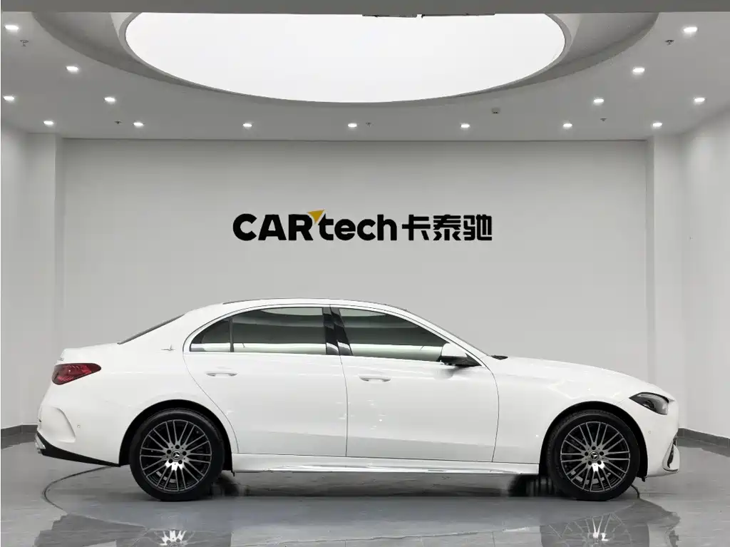 Mercedes-Benz C-Class 2024 — фото 4