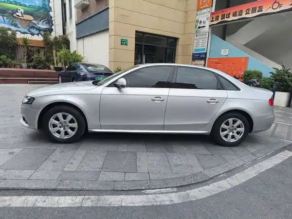 Audi A4L 2011