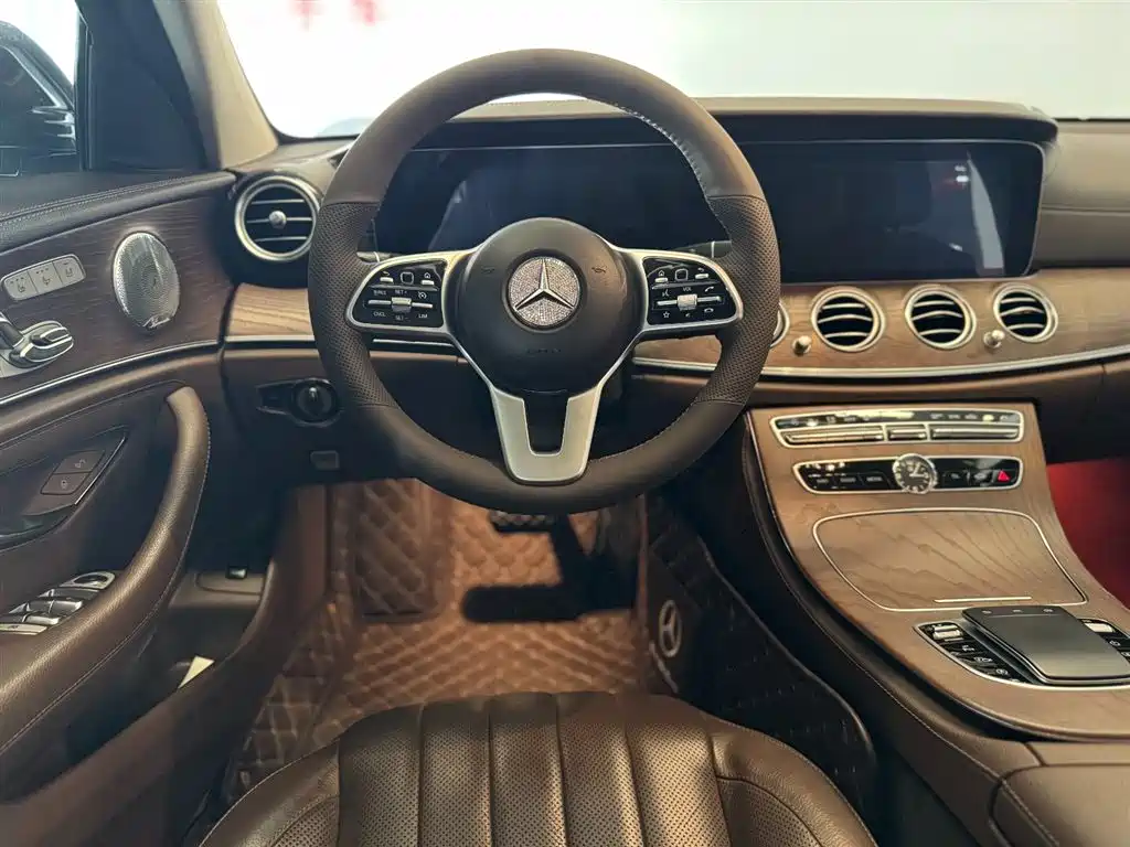 Mercedes-Benz E-Class 2019 — фото 14