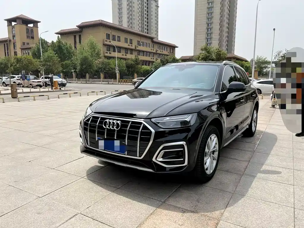 Audi Q5L 2023 — фото 1