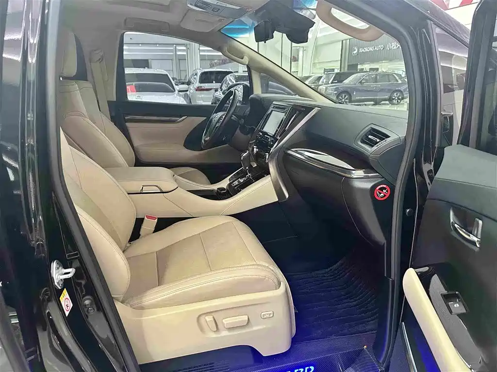 Toyota Alphard 2020 — фото 15