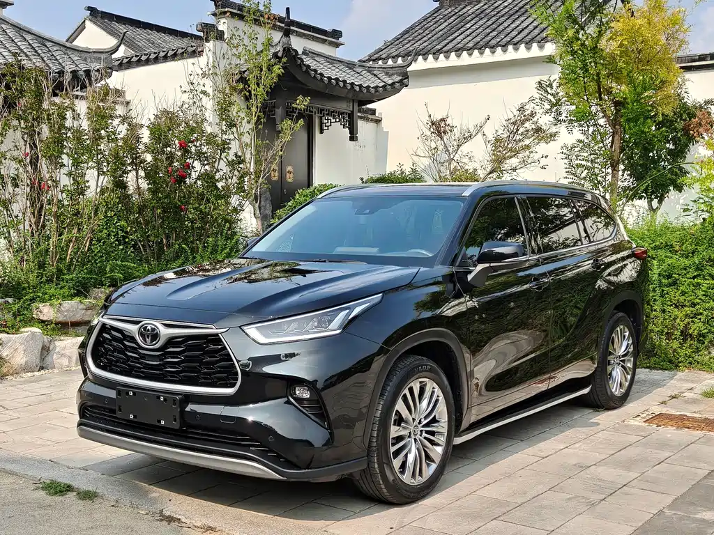 Toyota Highlander 2024 — фото 1