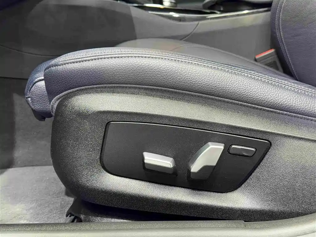 BMW 5 Series 2019 — фото 14