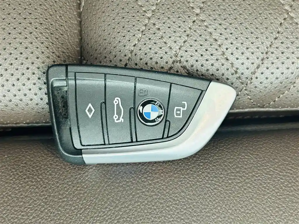 BMW 3 Series 2023 — фото 13