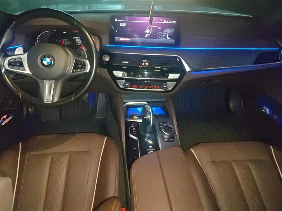 BMW 5 Series 2021 — фото 12
