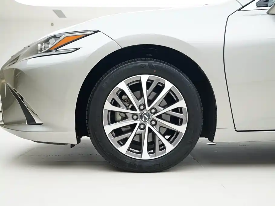 Lexus ES 2022 — фото 15