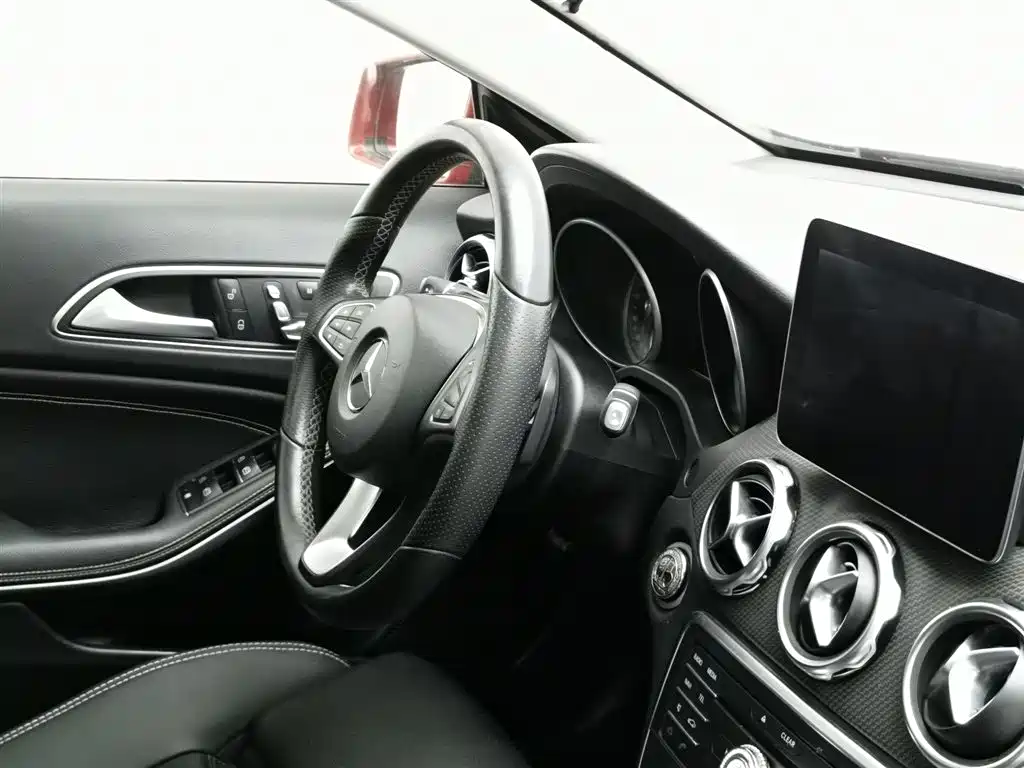 Mercedes-Benz GLA 2017 — фото 22