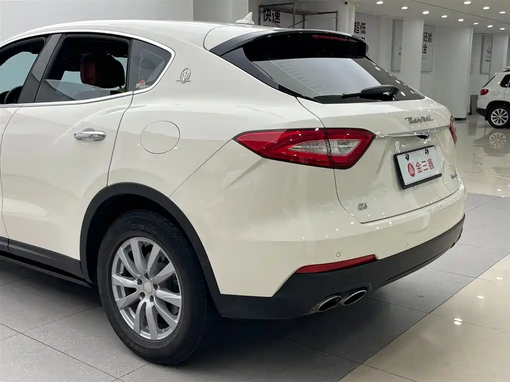 Maserati Levante 2018 — фото 30