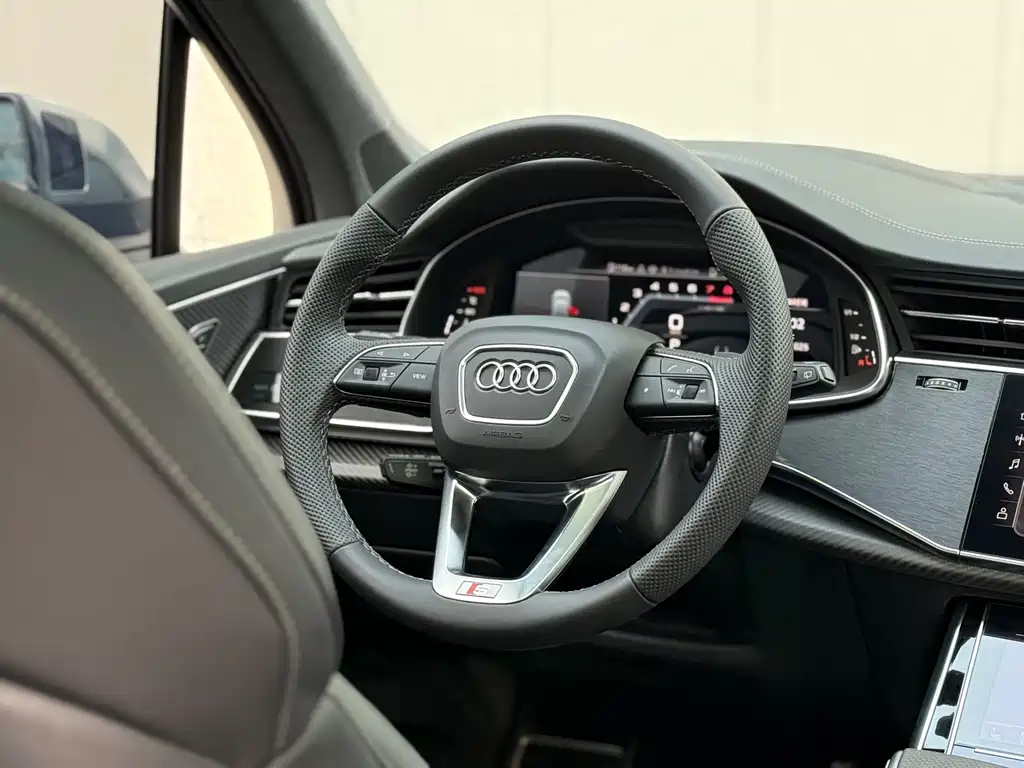 Audi SQ7 2025 — фото 15