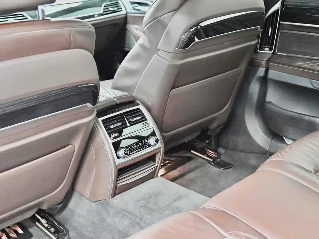 BMW 7 Series 2019 — фото 30