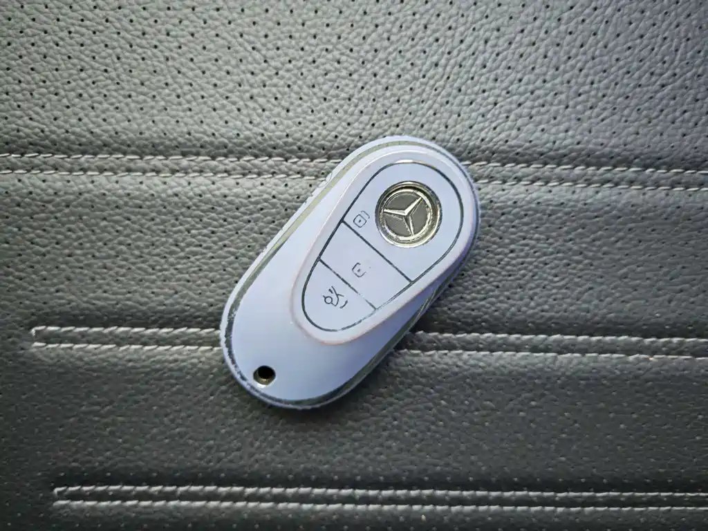 Mercedes-Benz C-Class 2024 — фото 13