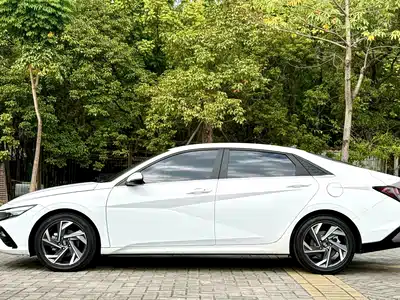 Hyundai Elantra 2024