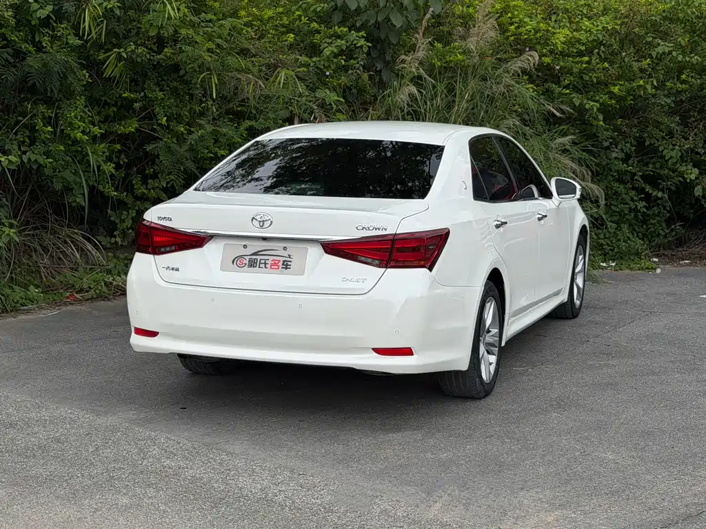 Toyota Crown 2015 — фото 4