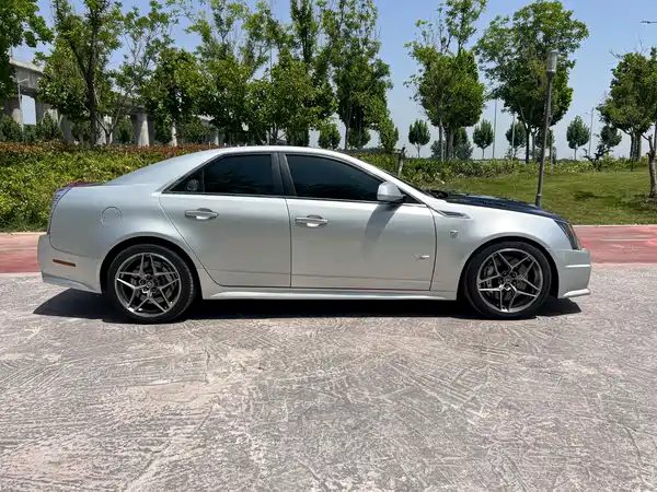Cadillac CTS 2011