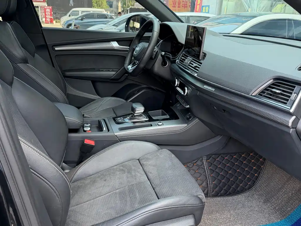 Audi Q5L Sportback 2021 — фото 4
