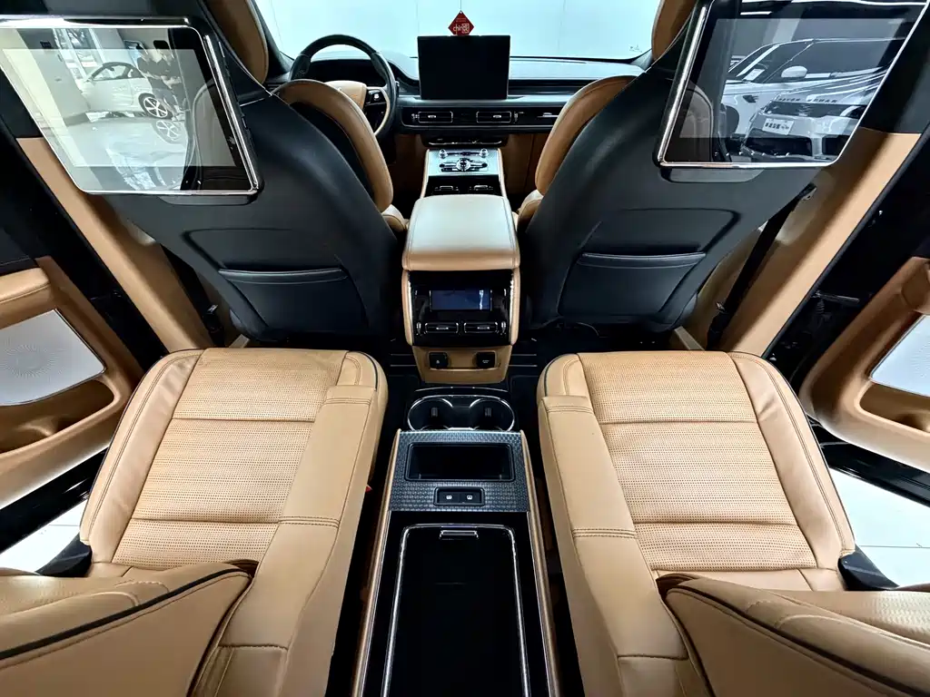 Lincoln Aviator 2020 — фото 19