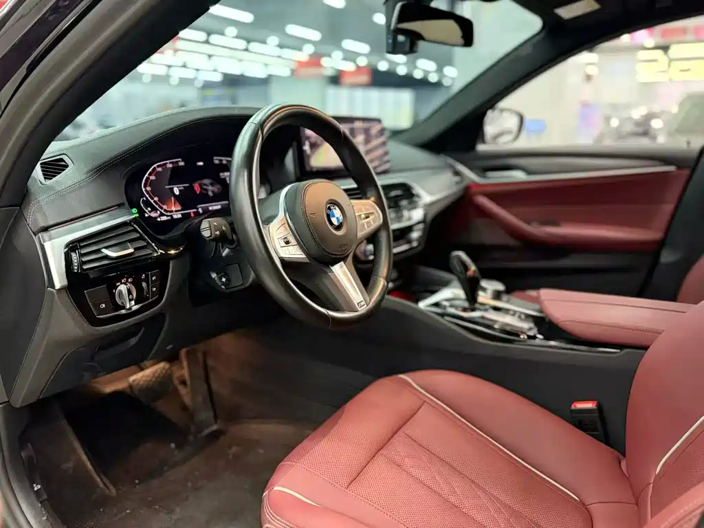 BMW 5 Series 2021 — фото 17