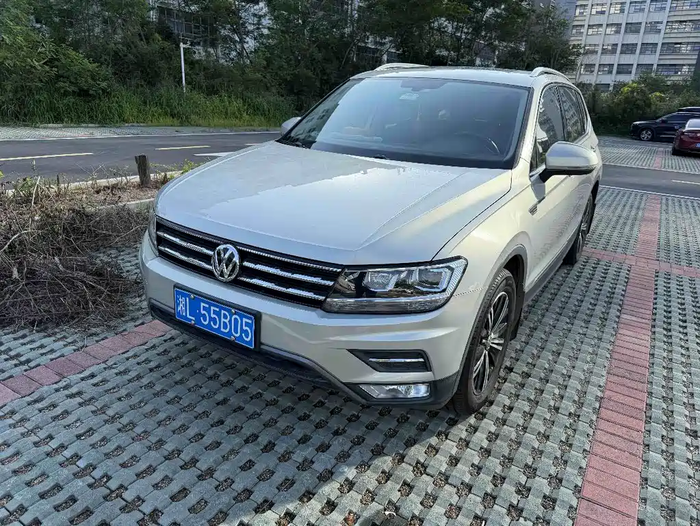 Volkswagen Tiguan L 2019 — фото 1