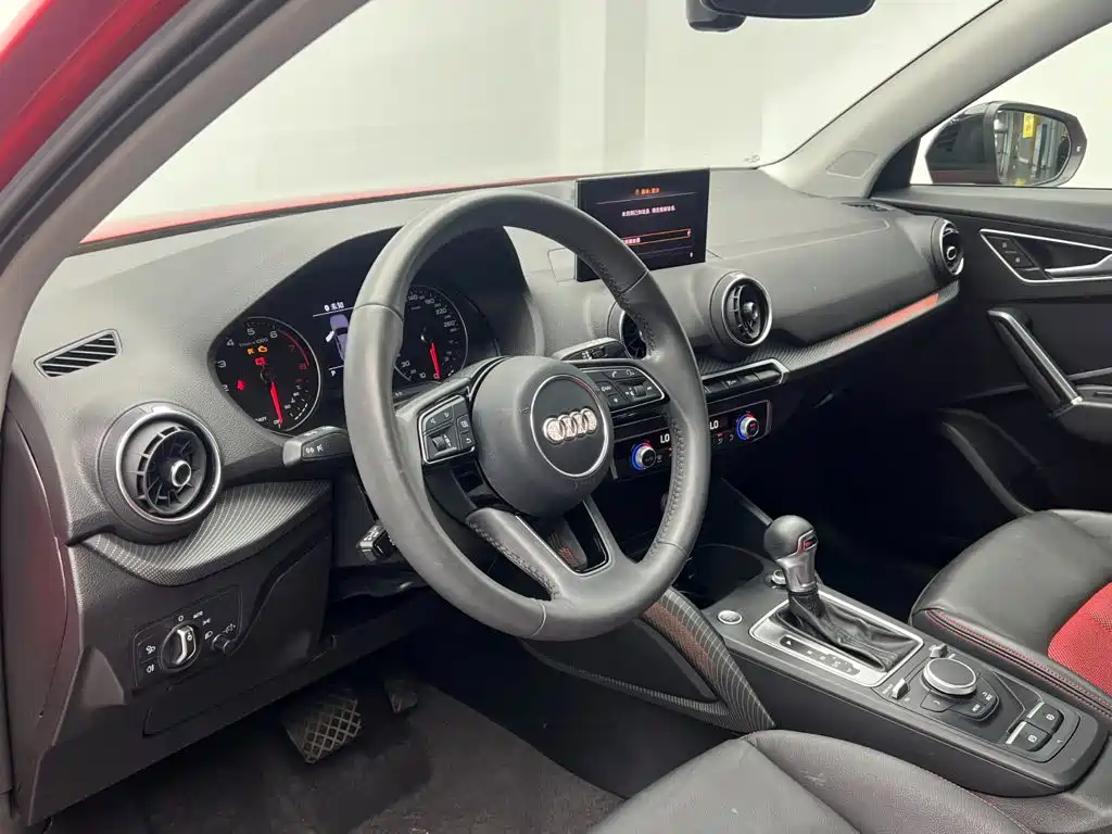 Audi Q2L 2021 — фото 14
