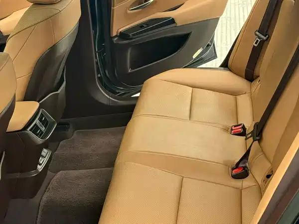 Lexus ES 2020
