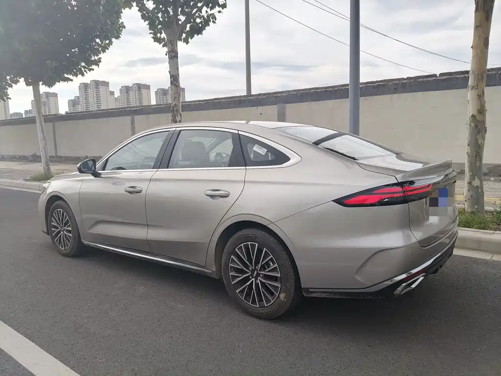 Geely Emgrand 2026