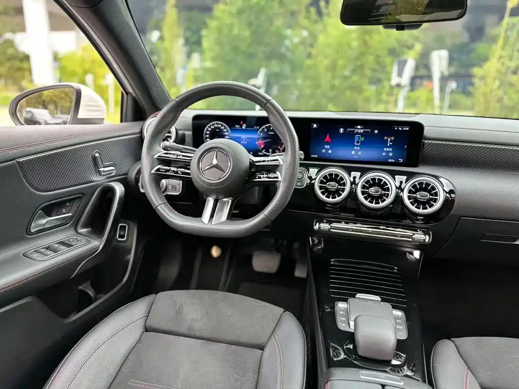 Mercedes-Benz A-Class 2024 — фото 12