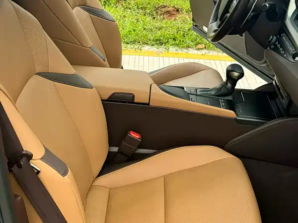 Lexus ES 2020