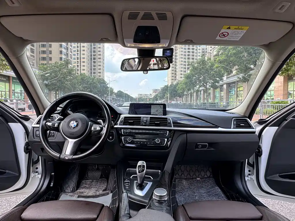 BMW 3 Series 2019 — фото 14