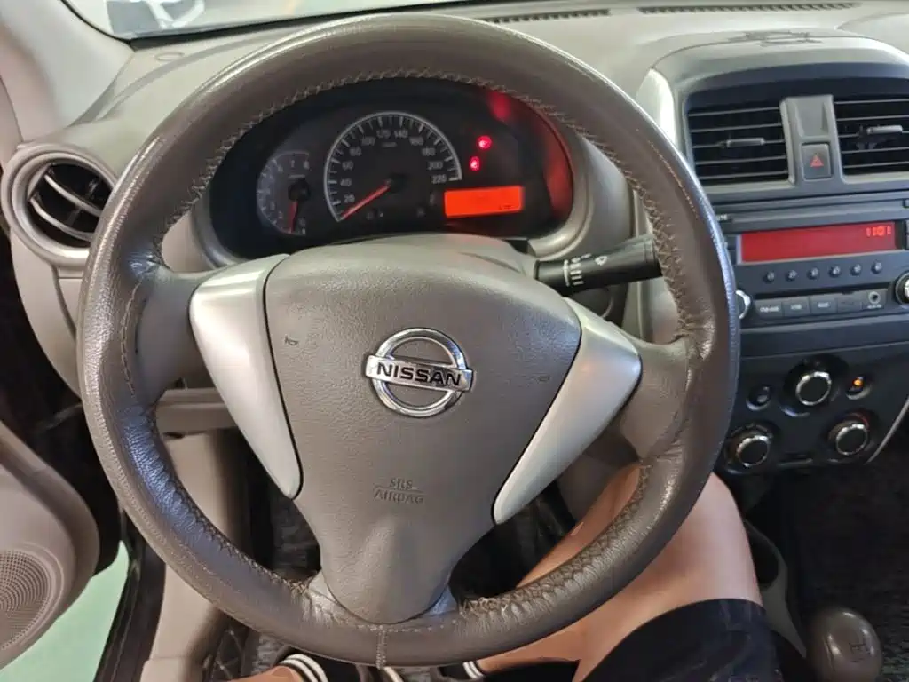 Nissan Sunny 2015 — фото 11