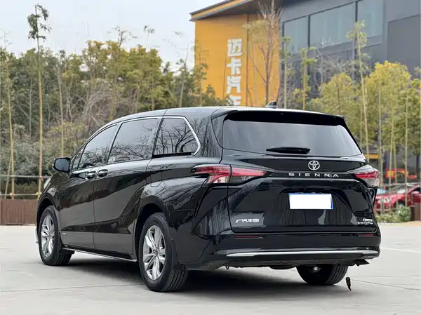 Toyota Sienna 2024