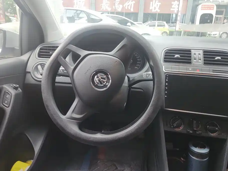Volkswagen Polo 2015 — фото 15