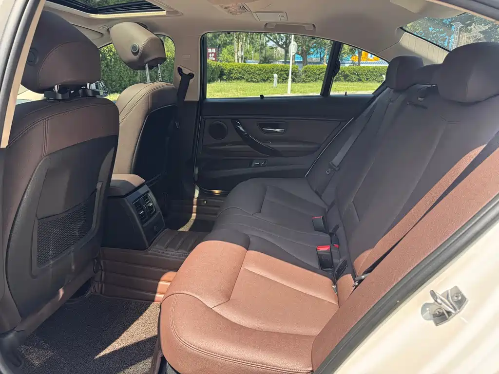 BMW 3 Series 2019 — фото 14