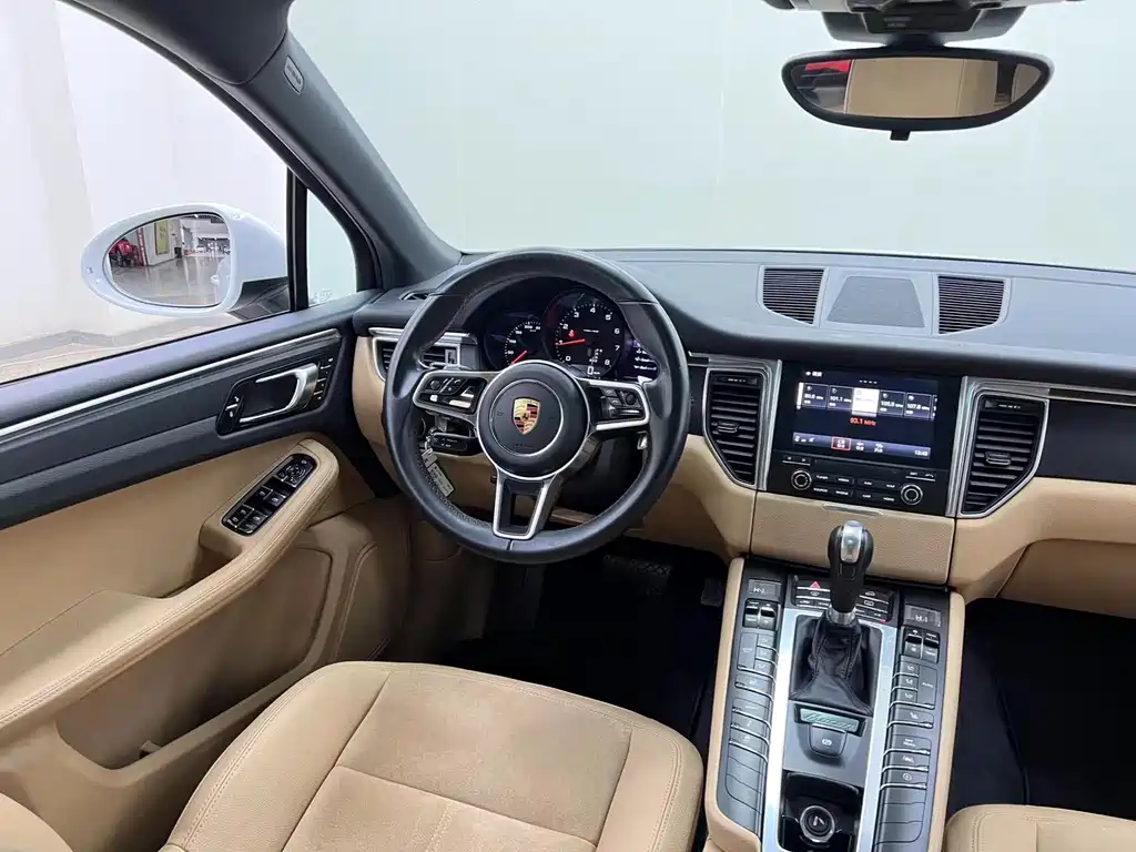 Porsche Macan 2017 — фото 16