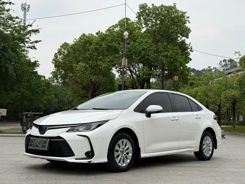 Toyota Corolla 2021 — фото 1
