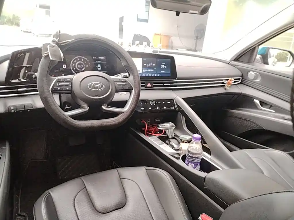 Hyundai Elantra 2022 — фото 10