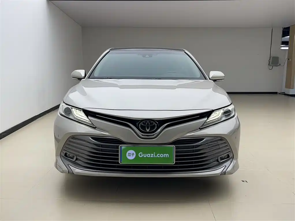 Toyota Camry 2019 — фото 7