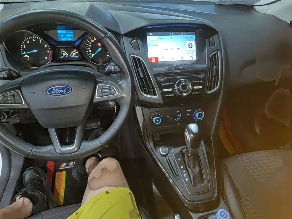 Ford Focus 2018 — фото 10