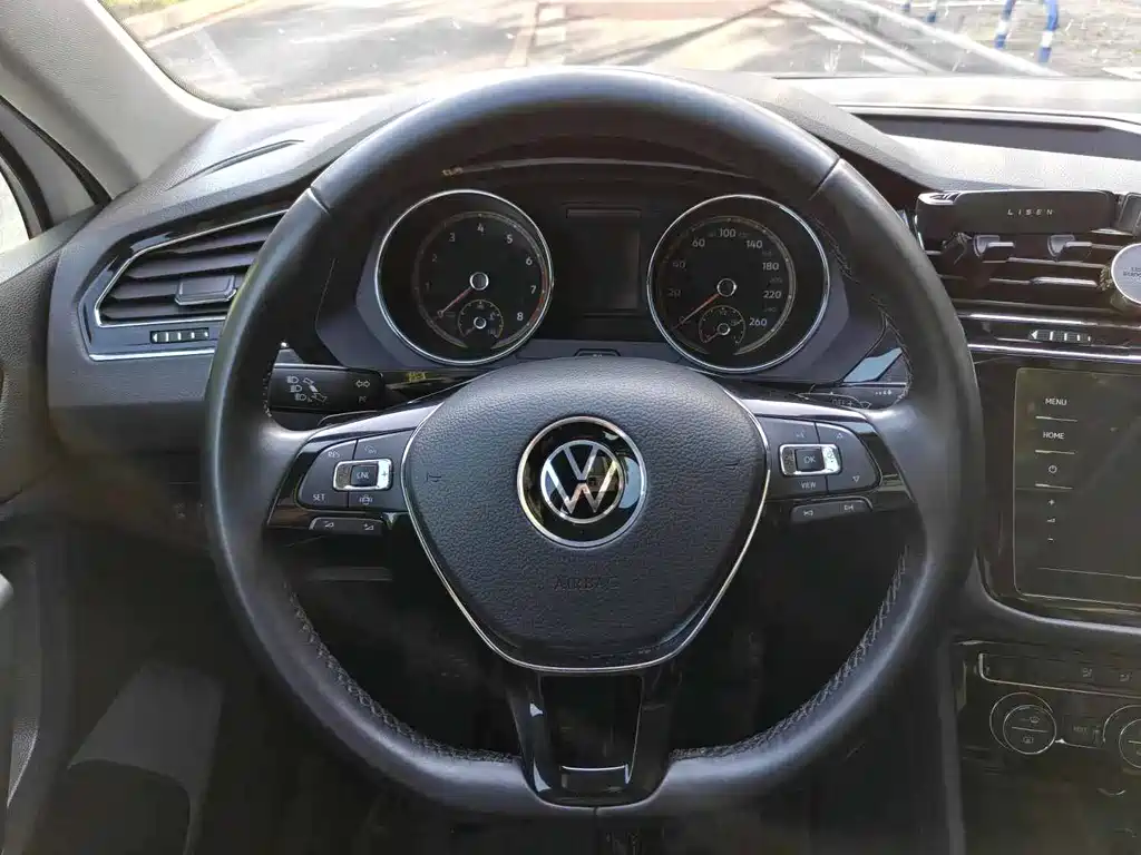 Volkswagen Tiguan L 2021 — фото 12