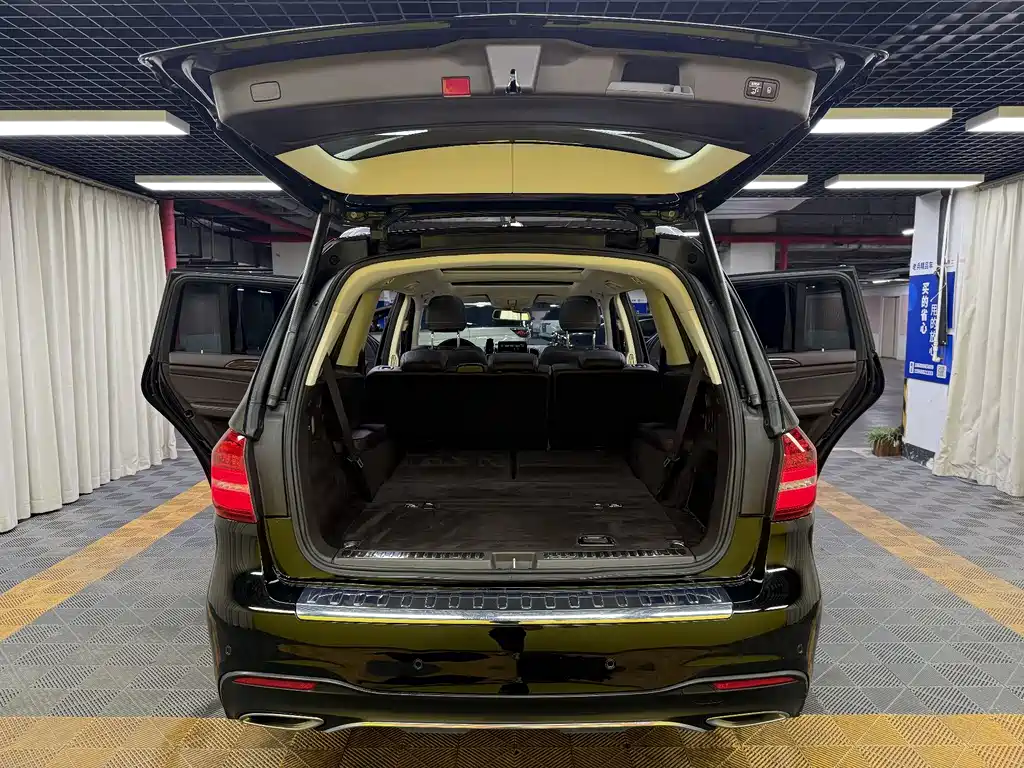 Mercedes-Benz GLS 2018 — фото 48