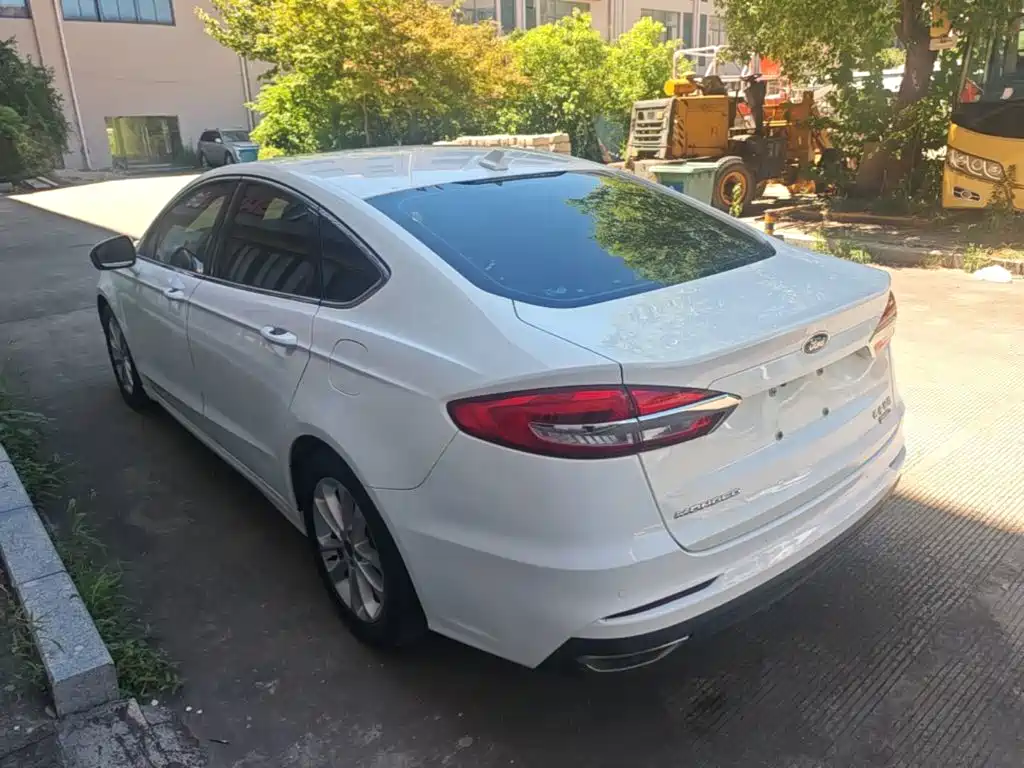 Ford Mondeo 2019 — фото 5