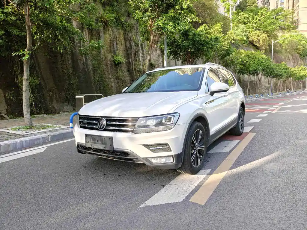 Volkswagen Tiguan L 2021 — фото 1