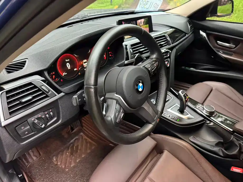 BMW 3 Series 2019 — фото 9
