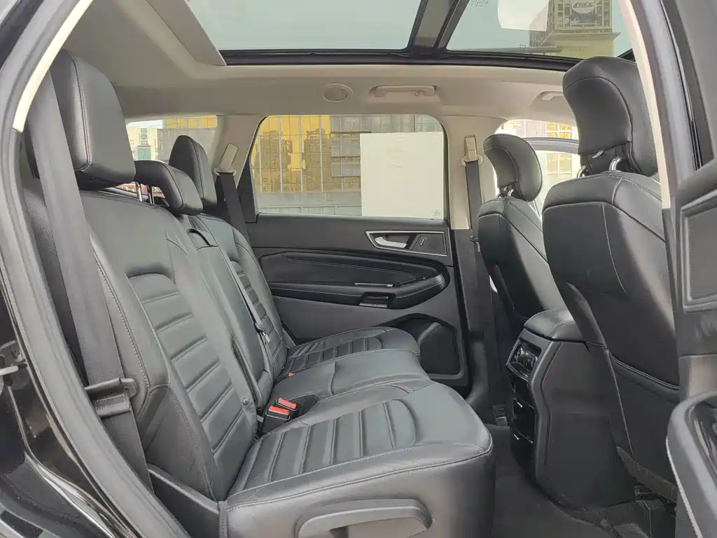 Ford Edge 2017 — фото 11