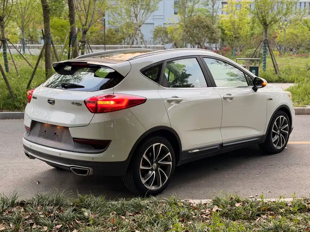 Geely Emgrand GS 2018 — фото 13