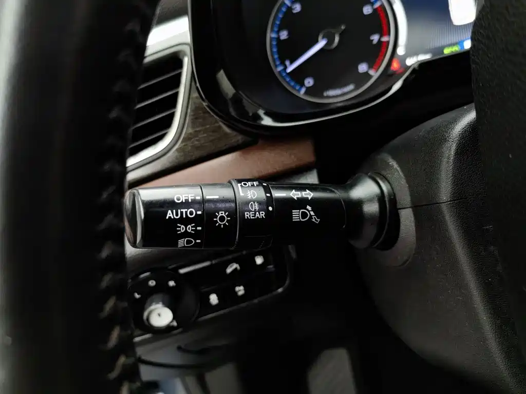 GAC Trumpchi GS8 2017 — фото 21